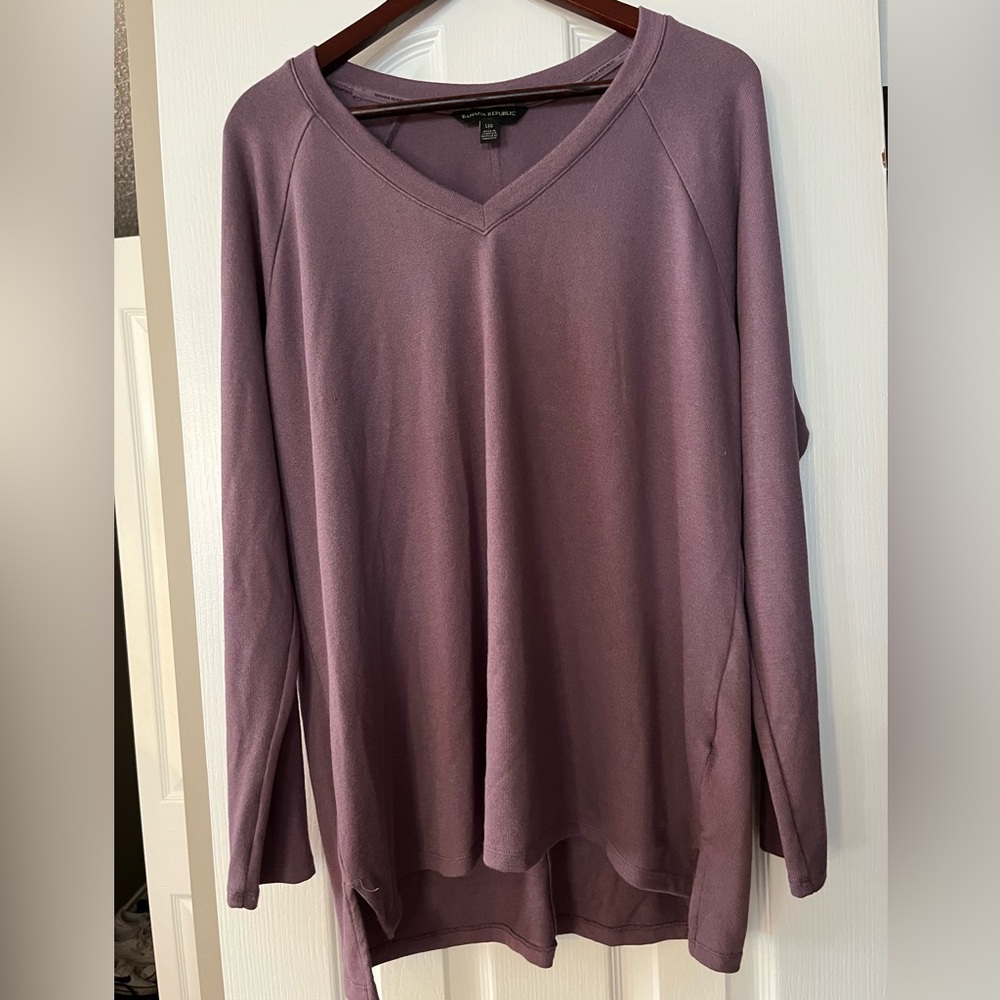 BANANA  REPUBLIC Mauve Crew Neck Sweater